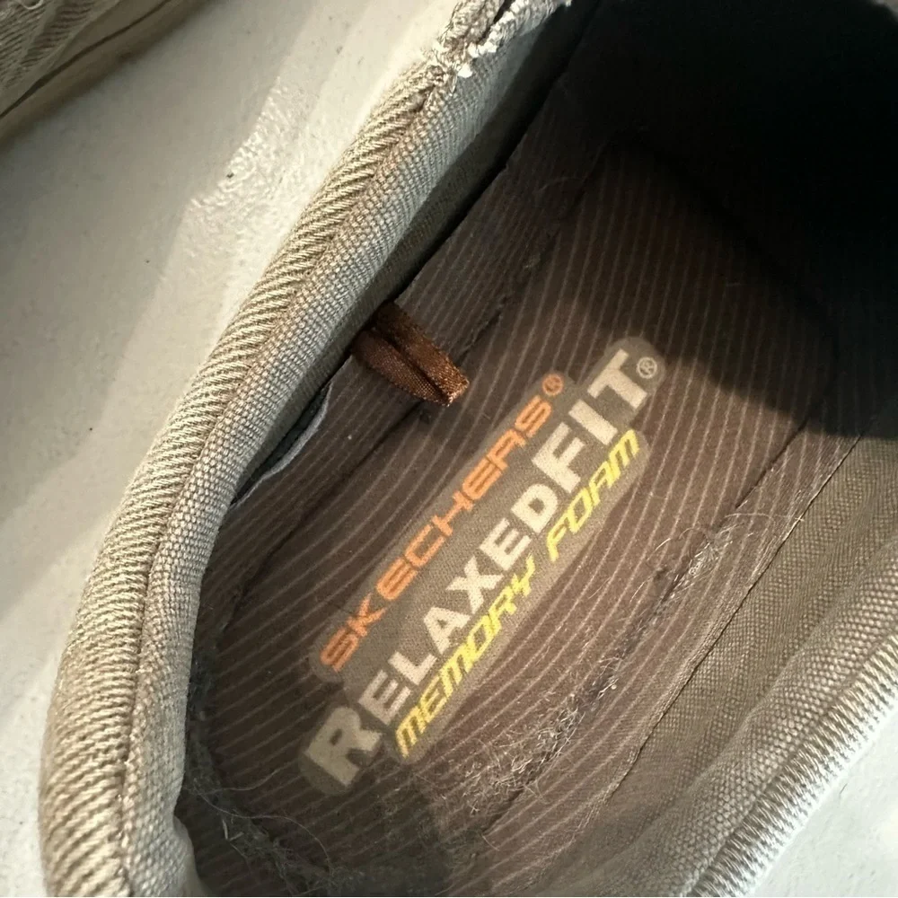 Skechers Men’s Relaxed Fit Memory Foam Khaki Canvas Slip On Shoes Sz 13 GUC
